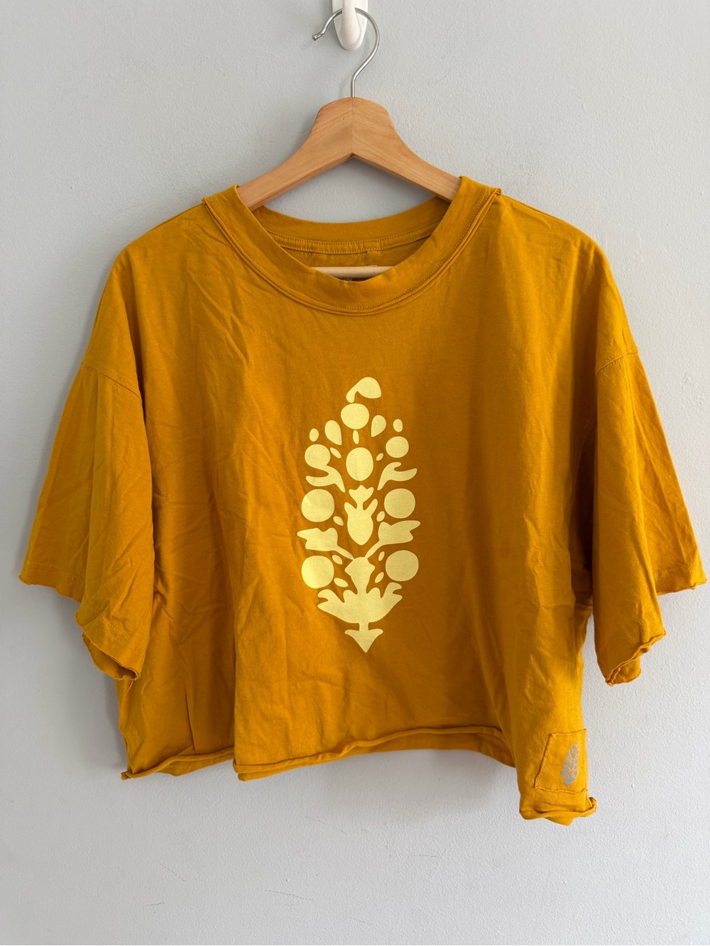 FP Movement Free People Inspire Oversized Crop Tee Yellow Logo Size S - Picture 2 of 5